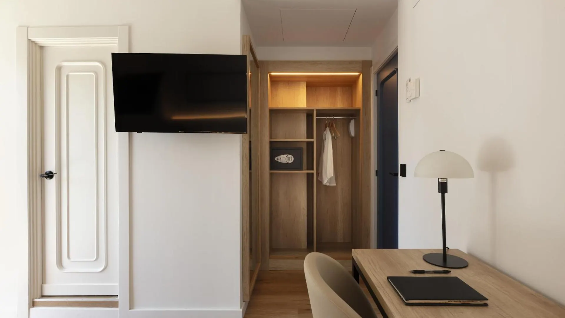 ***  Hotel Rovira カンブリルス スペイン