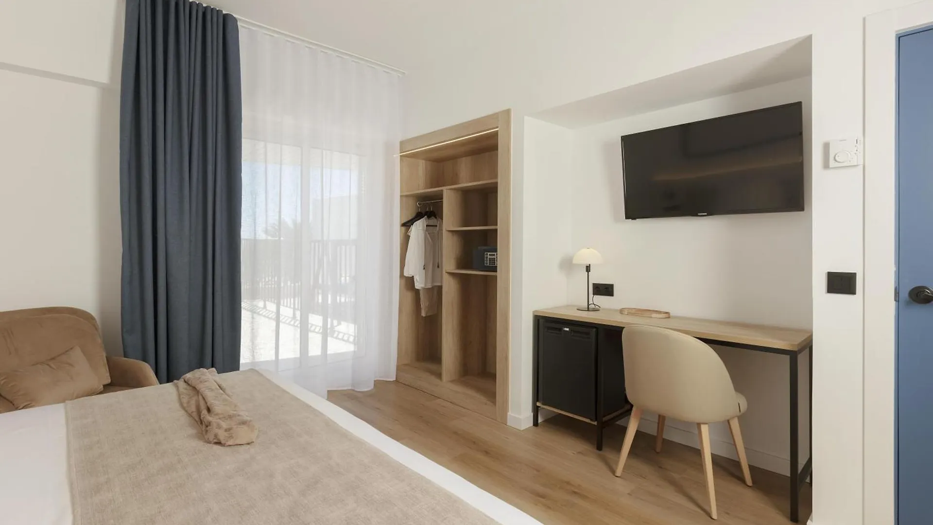 Hotel Rovira カンブリルス